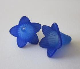 Two Tone Trumpet Flower Very Blue Hand Dyed (2)