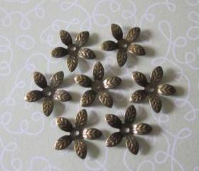 Antique Brass 5 Petal Flower Bead Cap (24)