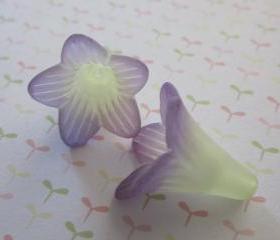 Two Tone Trumpet Flower Green Grape Hand Dyed (2)